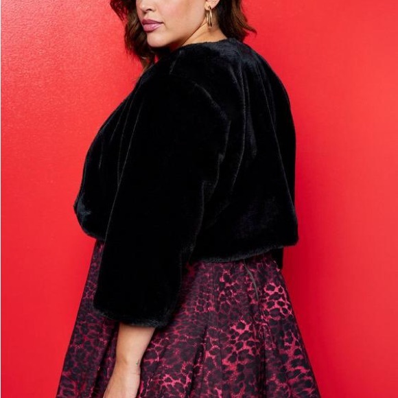 Betsey Johnson x Torrid Faux Fur Cropped Jacket sz 5 - Picture 5 of 5